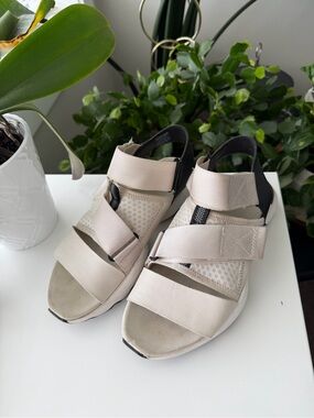 Sorel Kinetic Impact Leather Strap Sandals